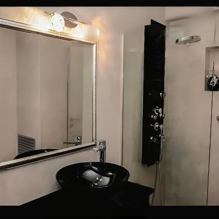 Pera Hotel *