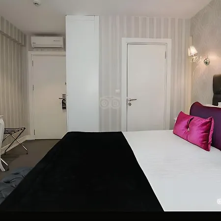 Pera Hotel *