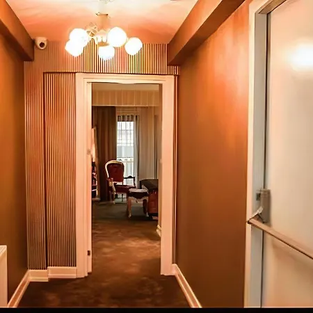 Pera Hotel *